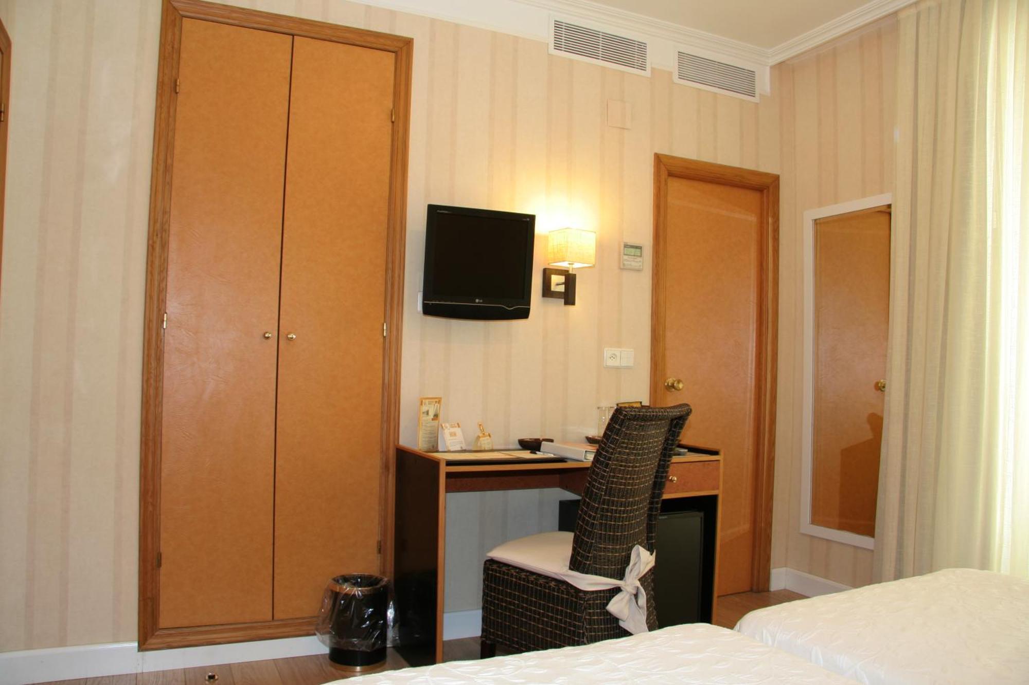 Hostal Paris Valladolid Eksteriør bilde
